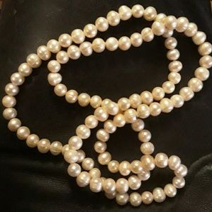 Pearle necklace  (authentic)